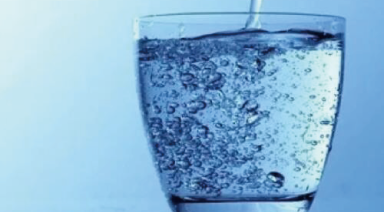 隨取隨用的瓶裝水相比凈水器 真得更好嗎？